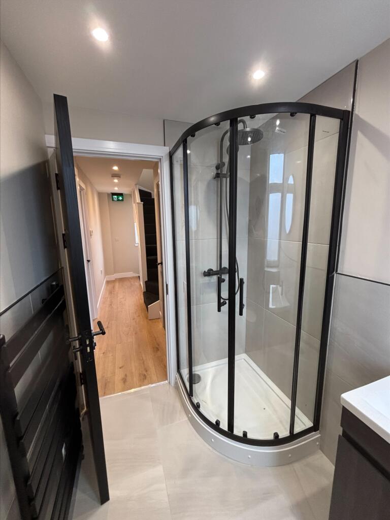 House in Cardiff, Maindy, Cathays - More