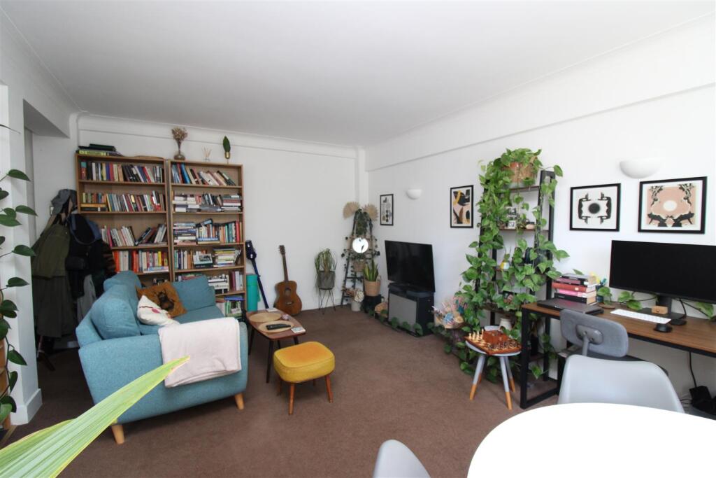 Apartment in Brighton - View 5