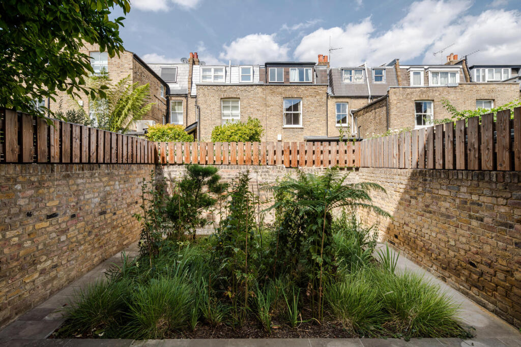 House in London - View 5