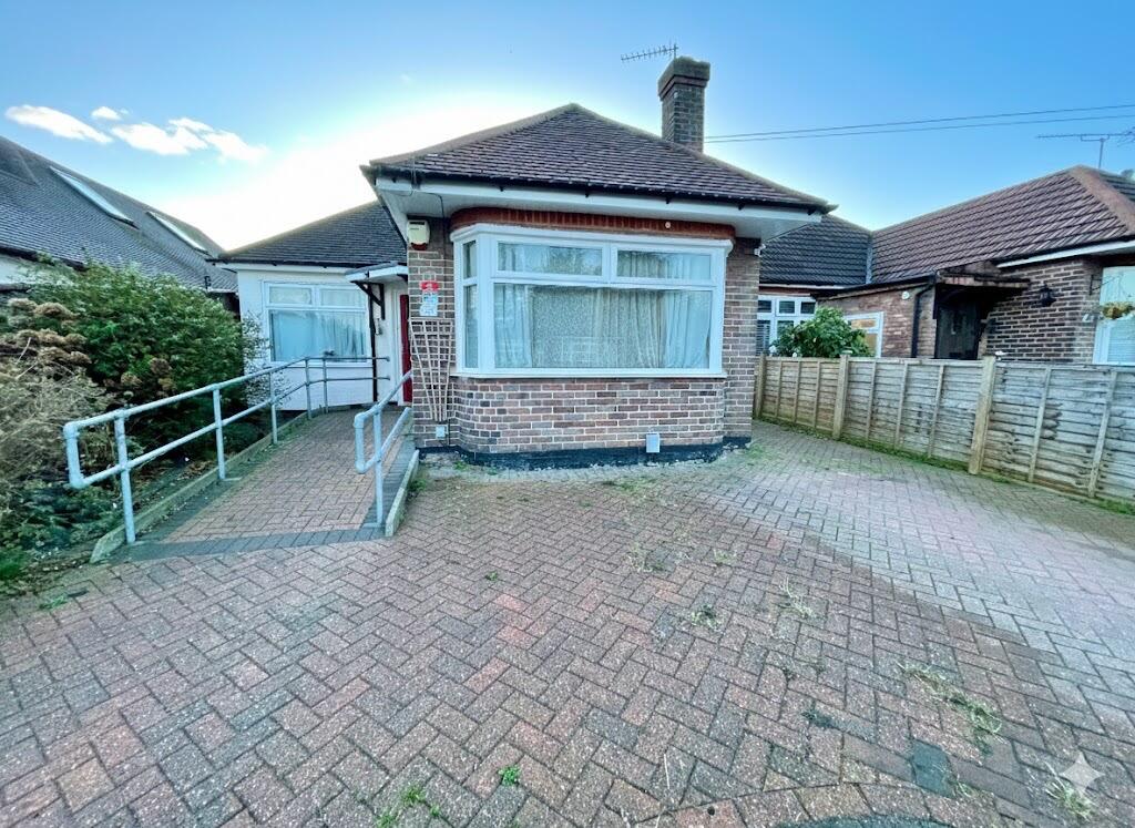 Main image of property: Exton Avenue, Luton, Bedfordshire, LU2 0LH