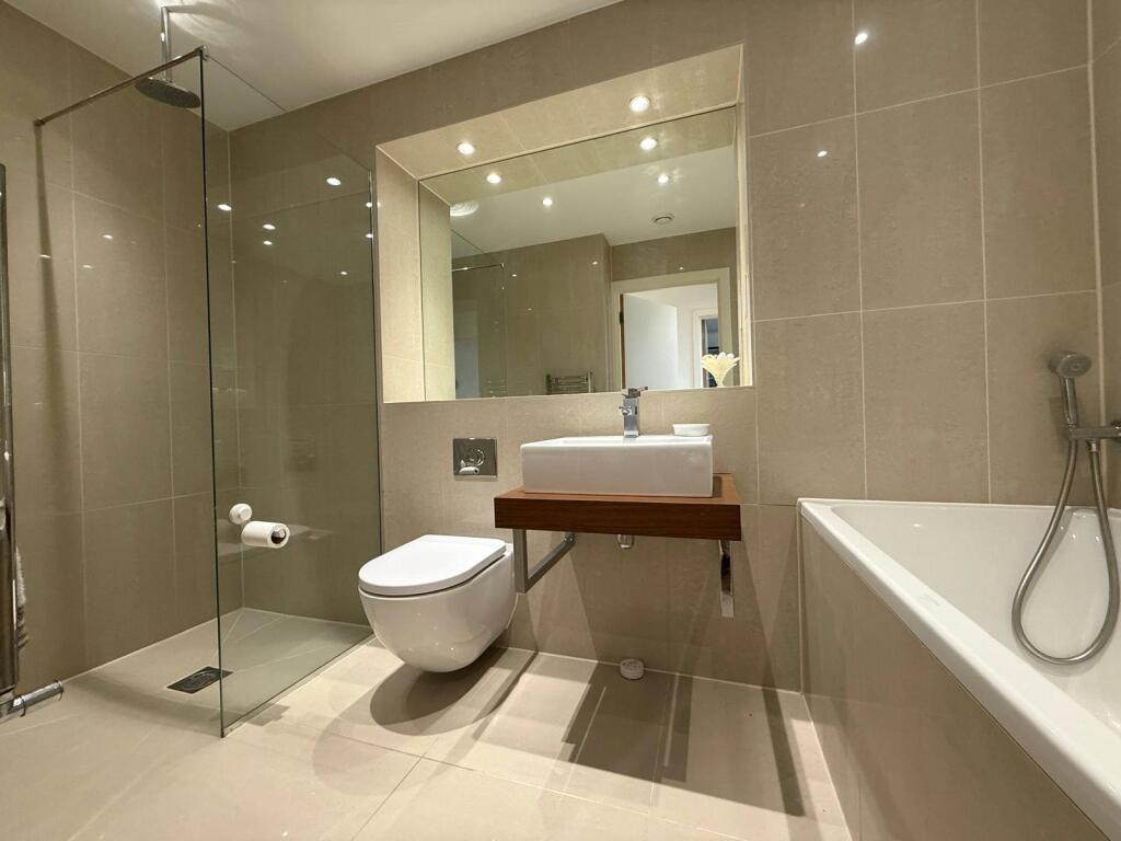 Apartment in Cambridge - View 4