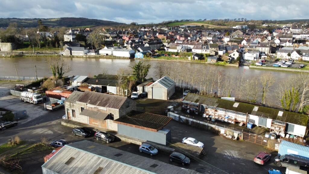 Studio parking on Station Road, Cardigan, SA43, £250,000