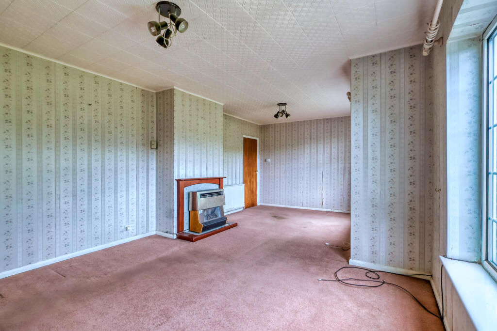 Juniper Drive, High Wycombe, Buckinghamshire, HP12 - View 3