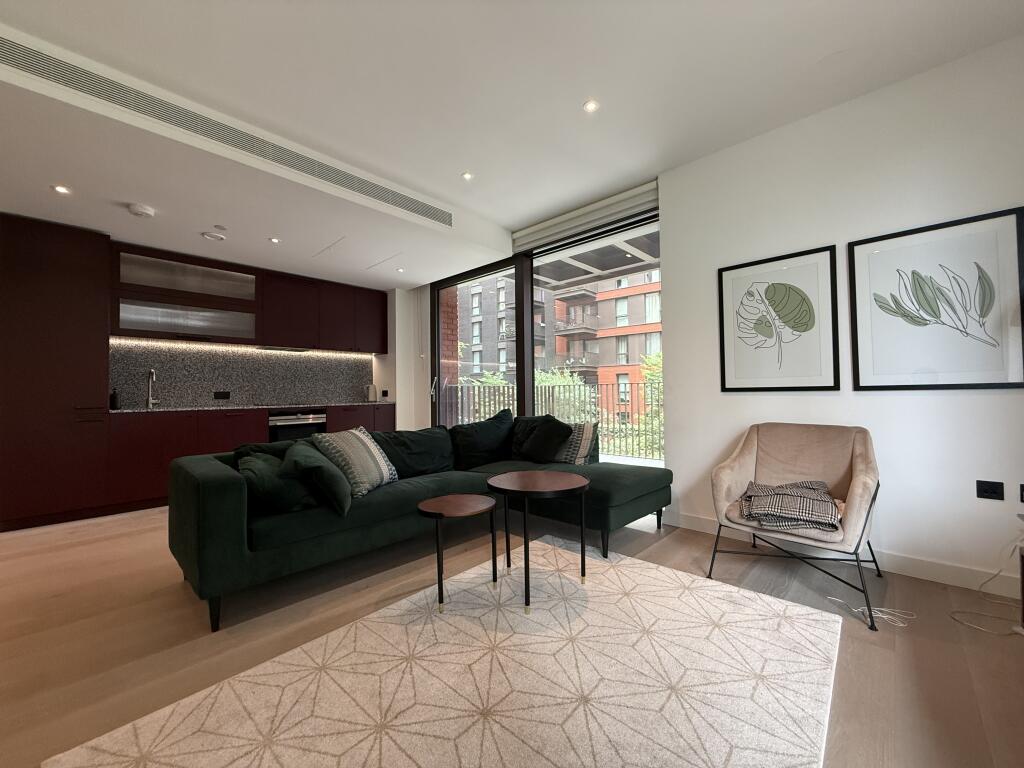 Main image of property: Master Bedroom in A Shared 2 BEDROOM in Legacy Building, Embassy Gardens, London, SW11