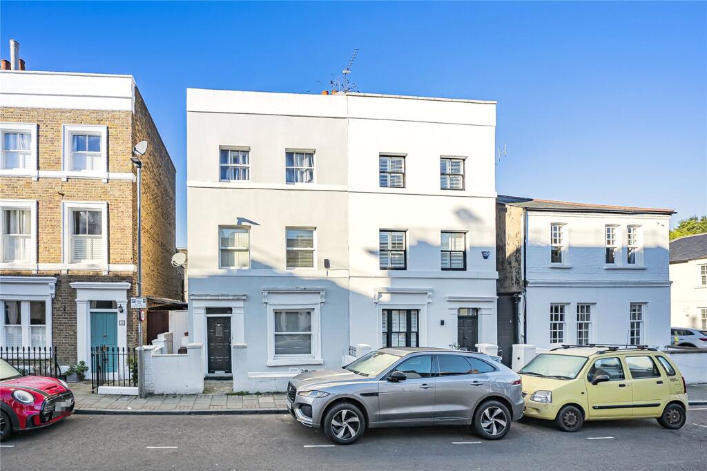 Main image of property: 36 Wadham Road, London, SW15