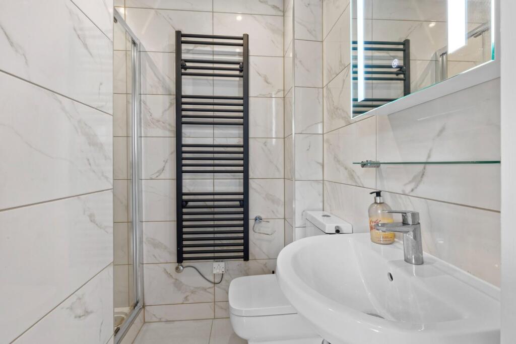 House in Hemel Hempstead, Amersham - More