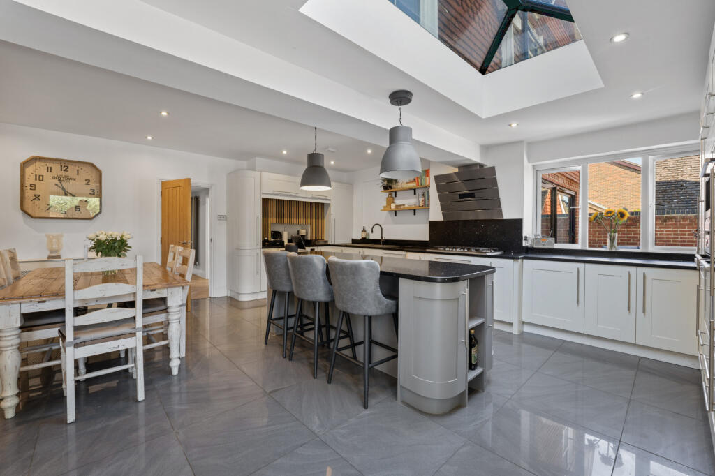 House in Tonbridge - More
