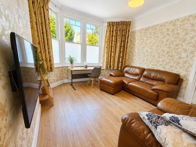 House in London - View 3