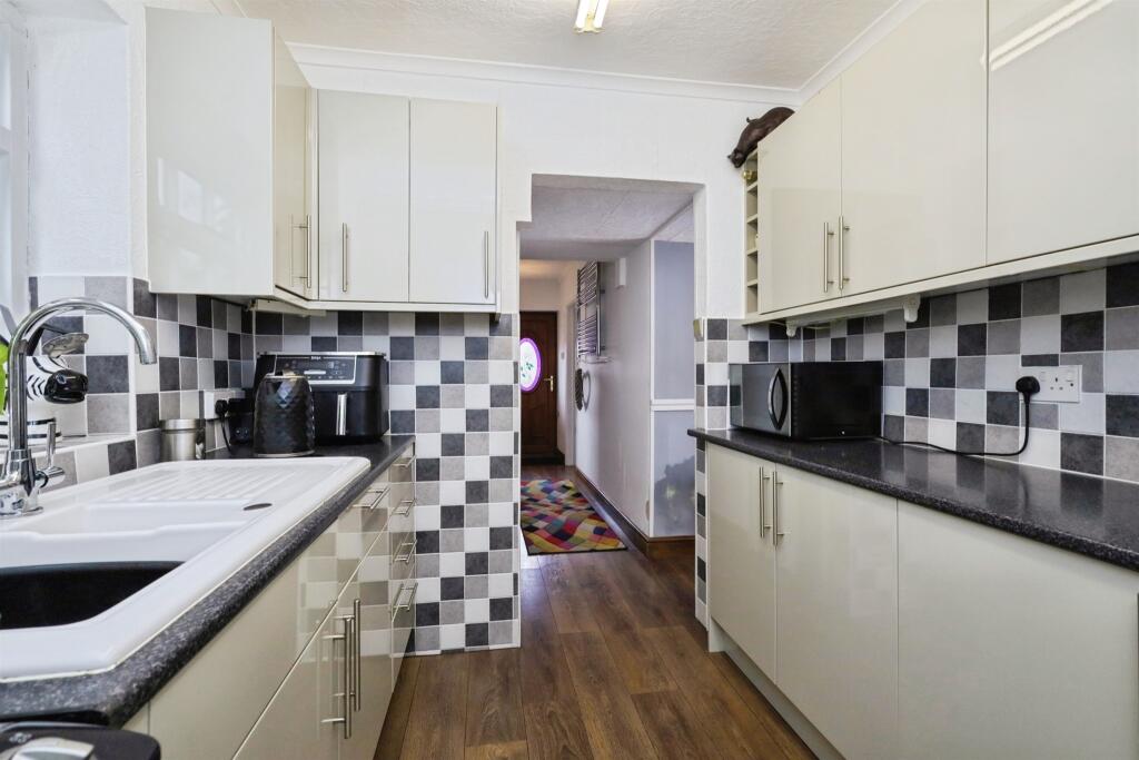 House in Wealden, Hailsham - More