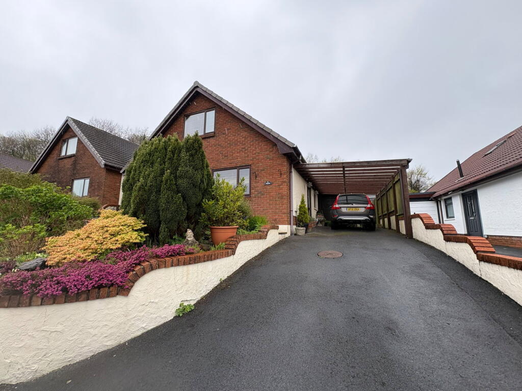 Main image of property: Parc Newydd, Foelgastell, SA14 7EQ