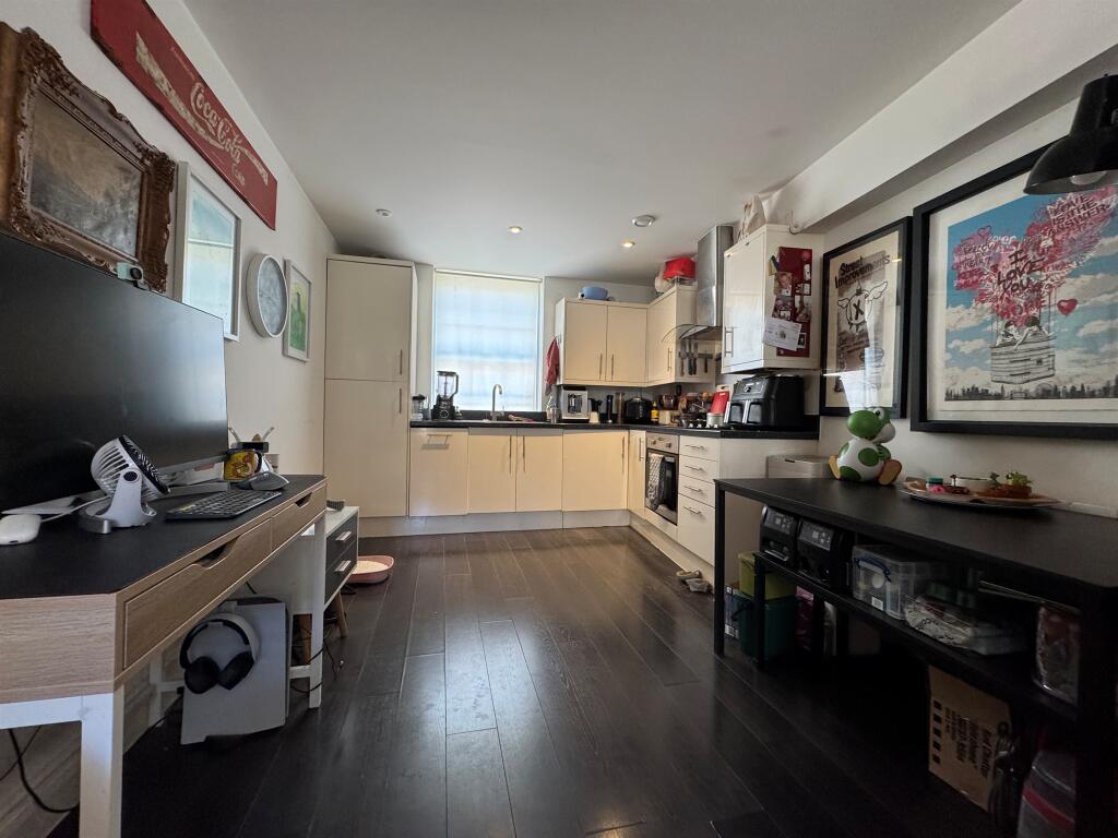Apartment in Colchester, New Town - View 4