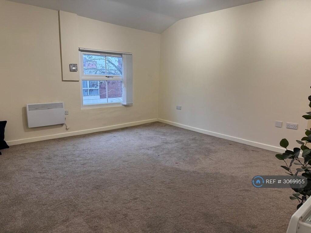 Apartment in Nuneaton and Bedworth, Abbey Green - View 2