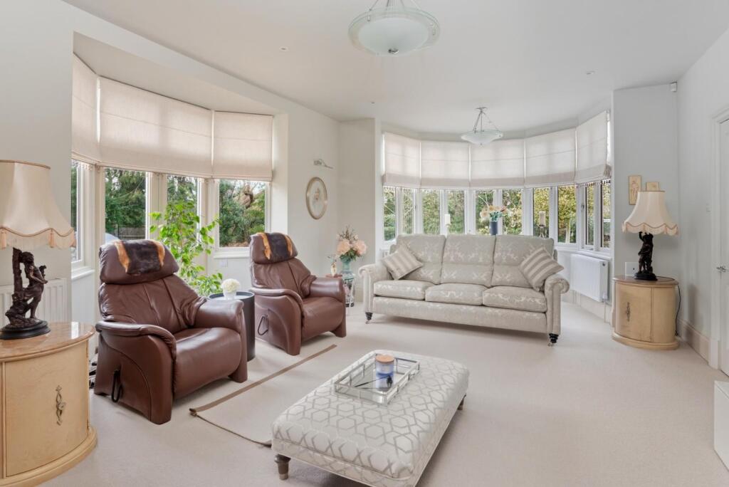 32 Tiddington Road, Stratford-upon-Avon photo 3