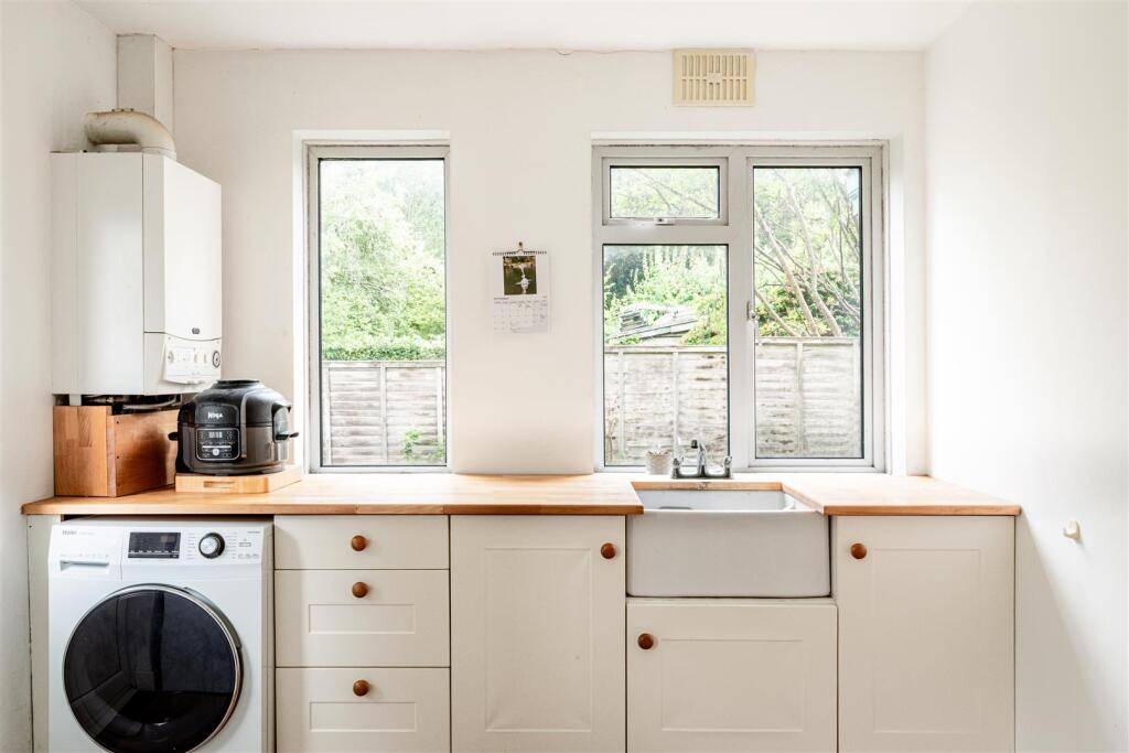 House in Redhill - View 4