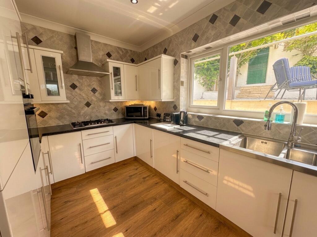 House in Huddersfield - View 4