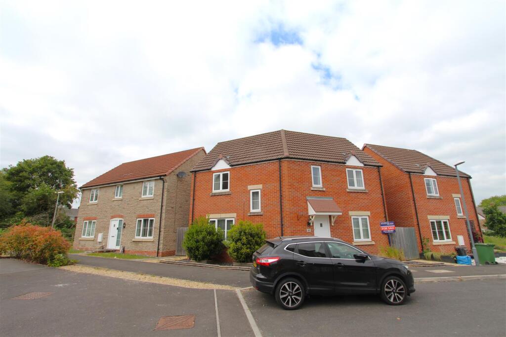 Main image of property: Abbotswood Close, Keynsham, Bristol