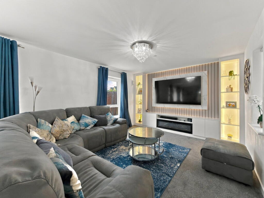 House in Cardiff, Trowbridge - View 2