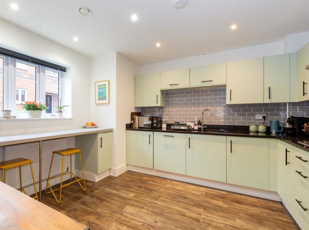 House in Slough, Windsor and Maidenhead - View 2