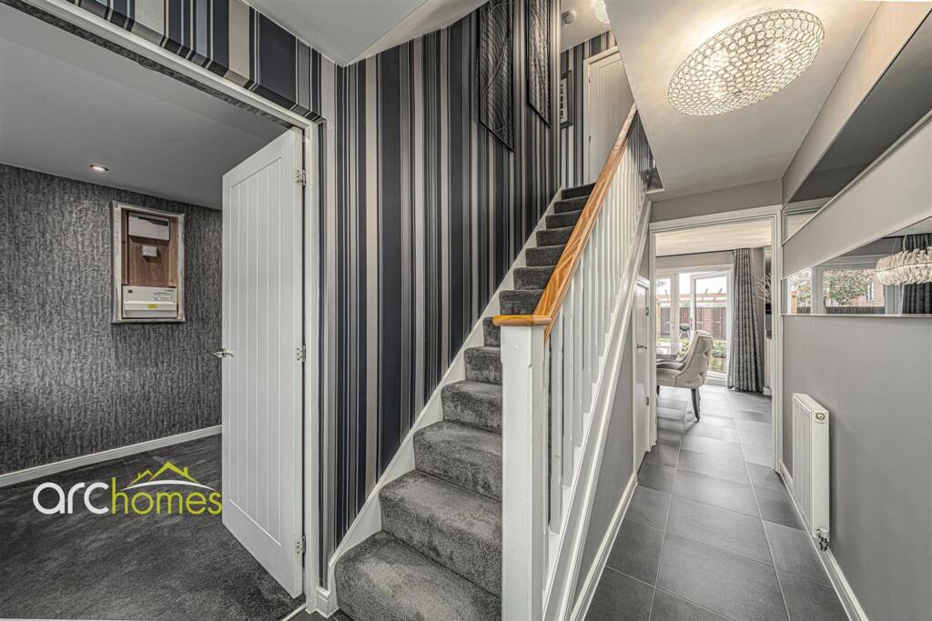 House in Wigan, Westleigh - More