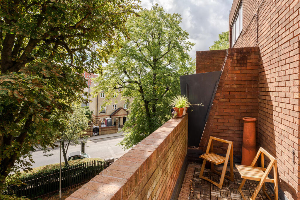 Apartment in London - View 5