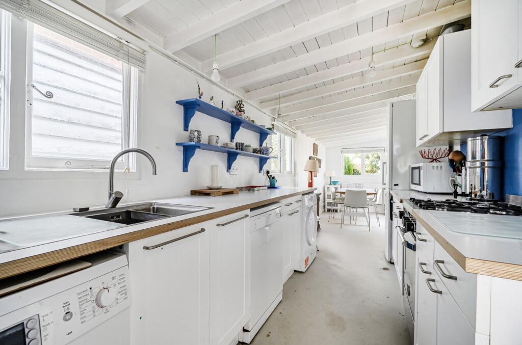 The Crescent, West Wittering, PO20 - View 4