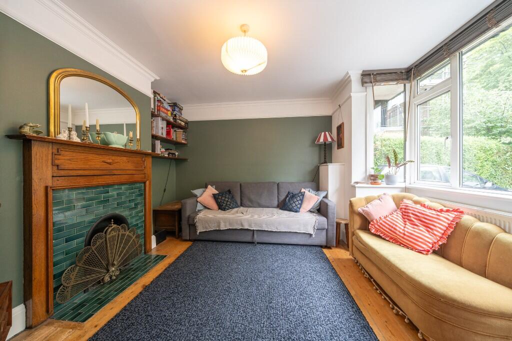 House in Dacorum, Hertfordshire - More