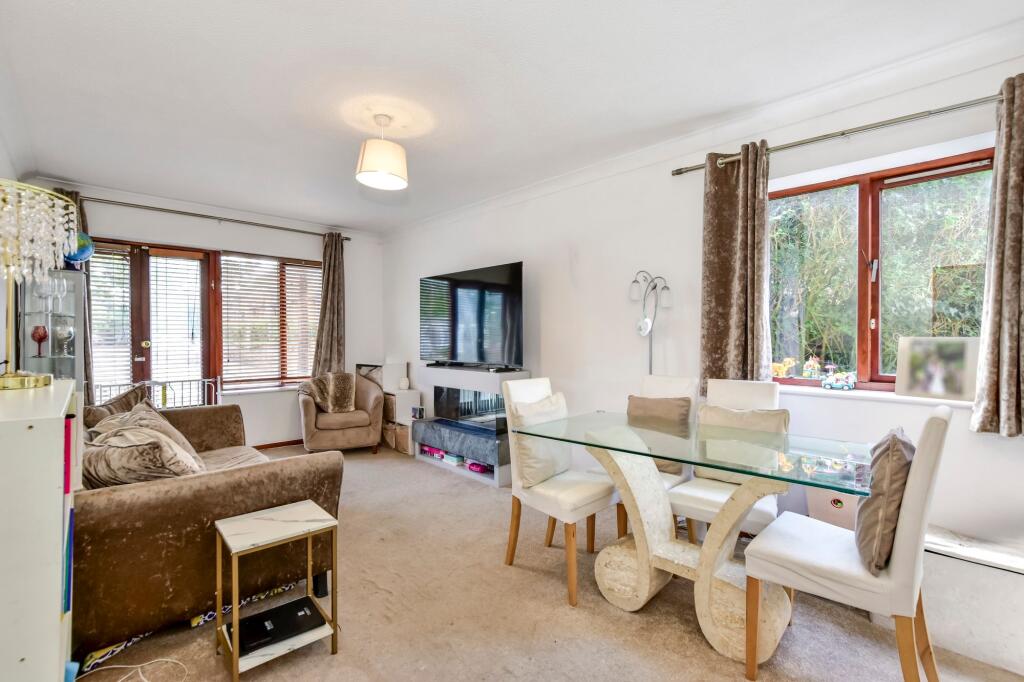 Apartment in Kings Langley - View 4