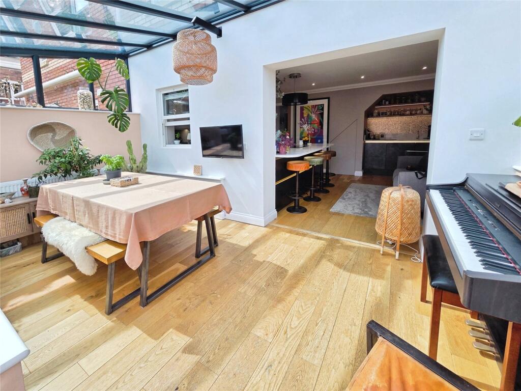 House in Torquay - More