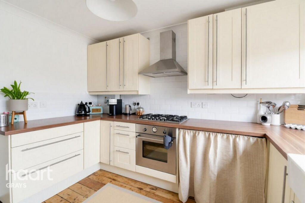 Apartment in Grays, Little Thurrock - View 5