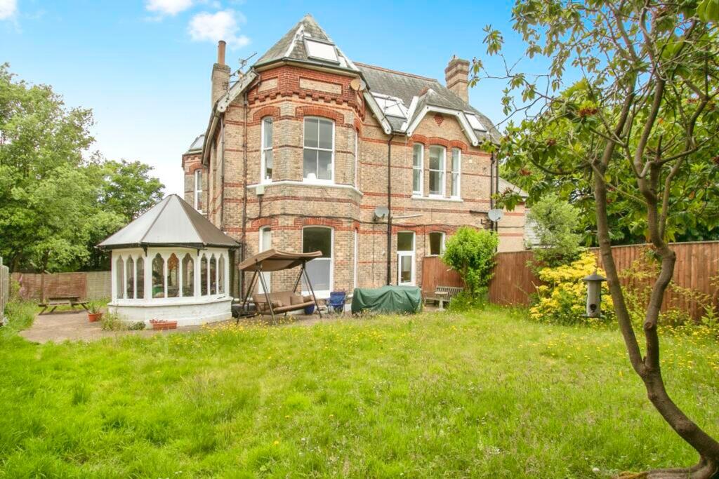 Wimborne Road, Bournemouth, BH2