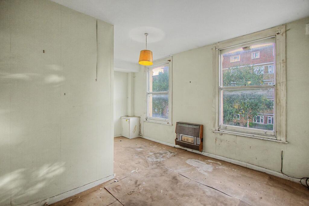 Flat B, 43 Victoria Road, Finsbury Park, London, N4 3SJ photo 3