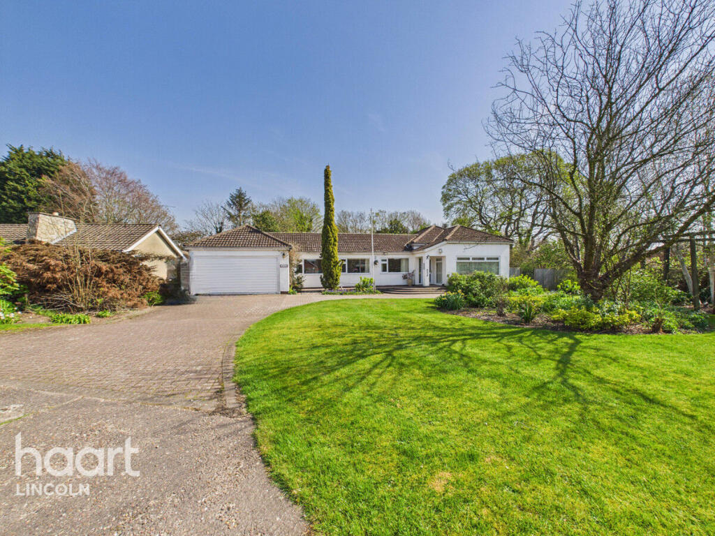 4-bed house on Birchwood Grange, Lincoln, £475,000