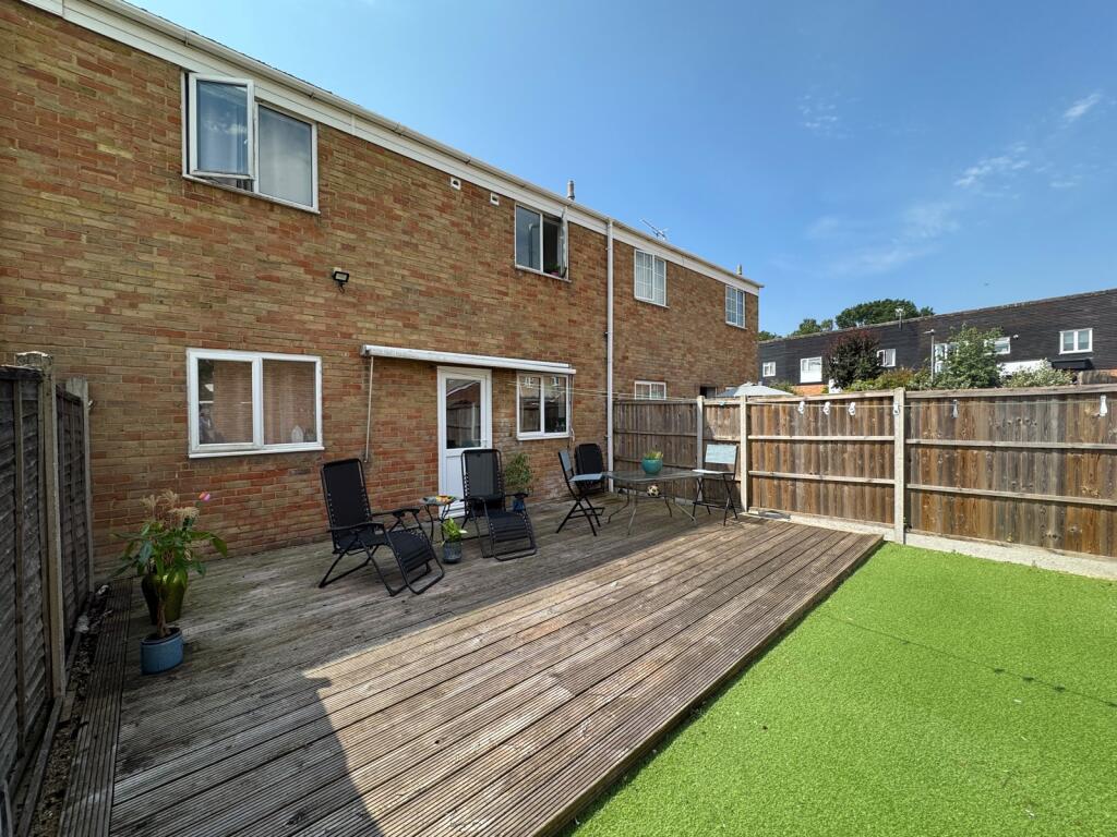 House in Bracknell - More