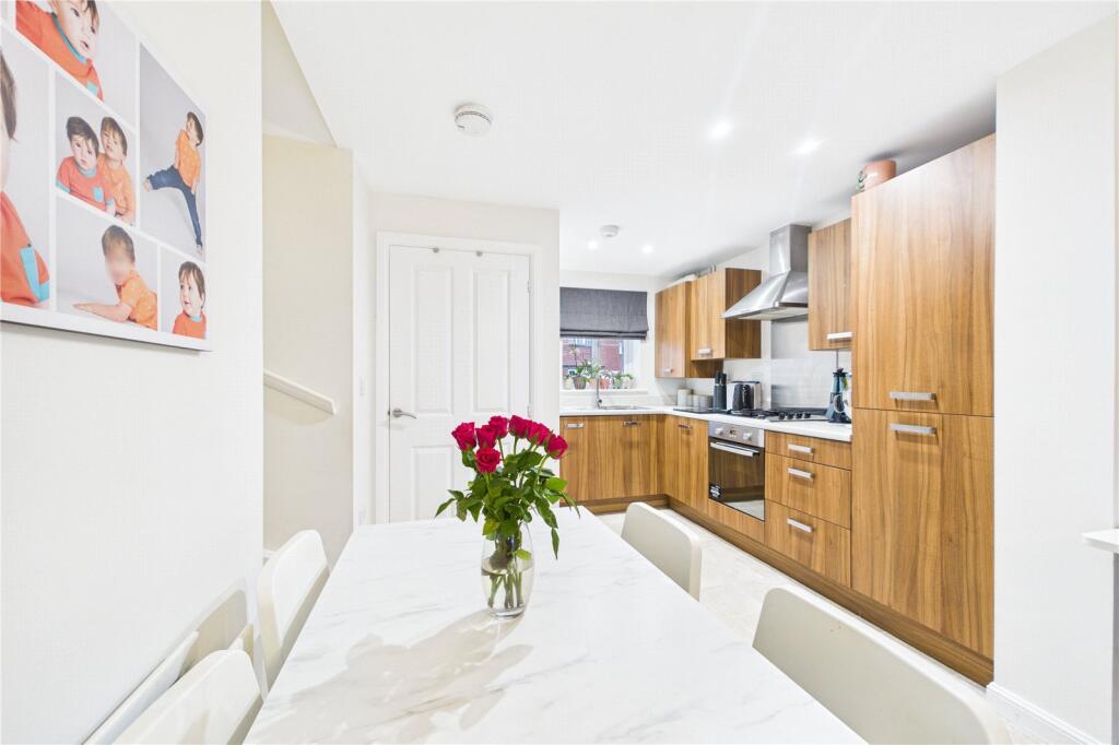 Tabby Drive, Three Mile Cross, Reading, Berkshire, RG7 photo 4