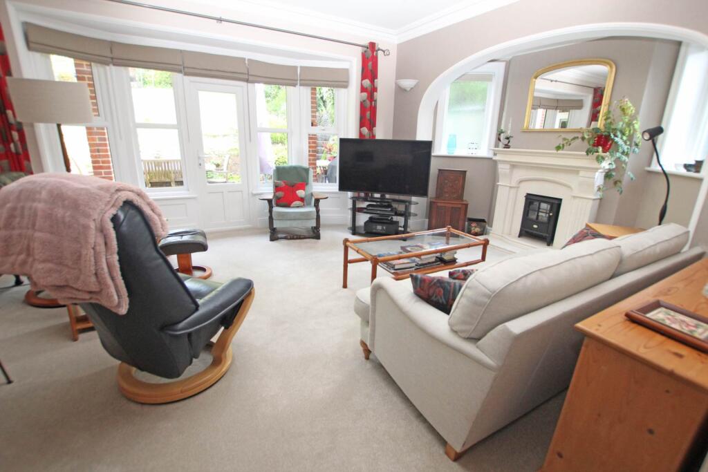 Edensor Road, Eastbourne, BN20 7XR photo 4