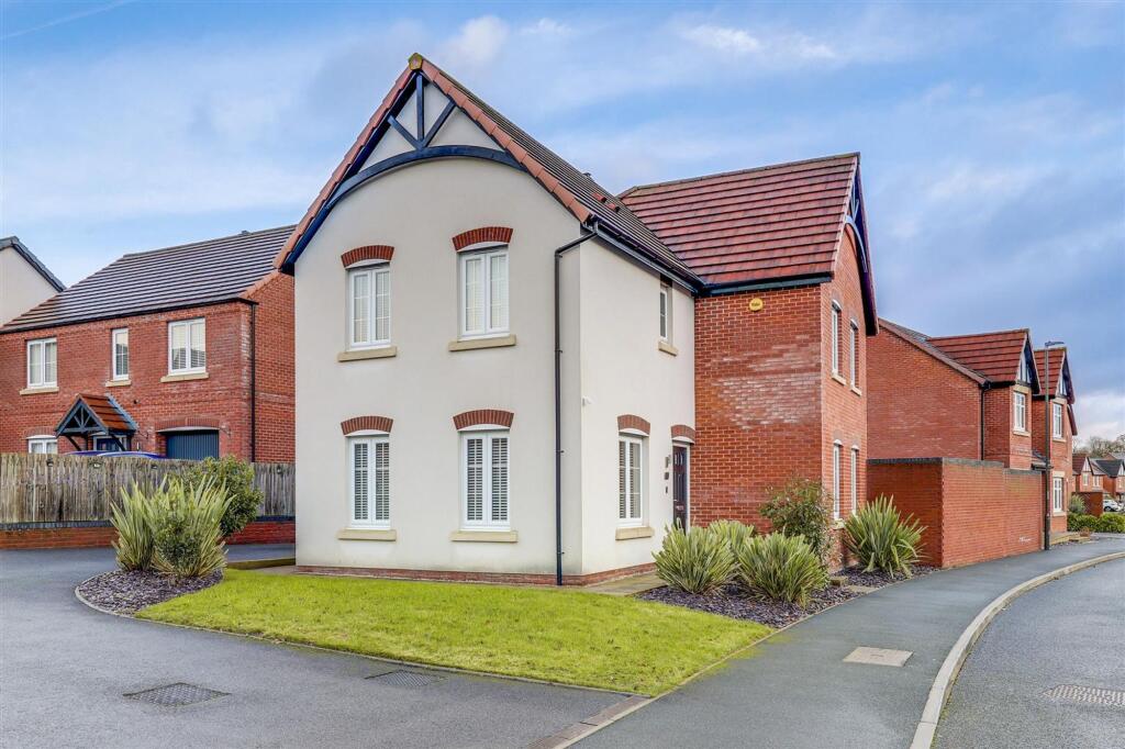 4-bed detached on Damstead Park Avenue, Alfreton, DE55, £350,000