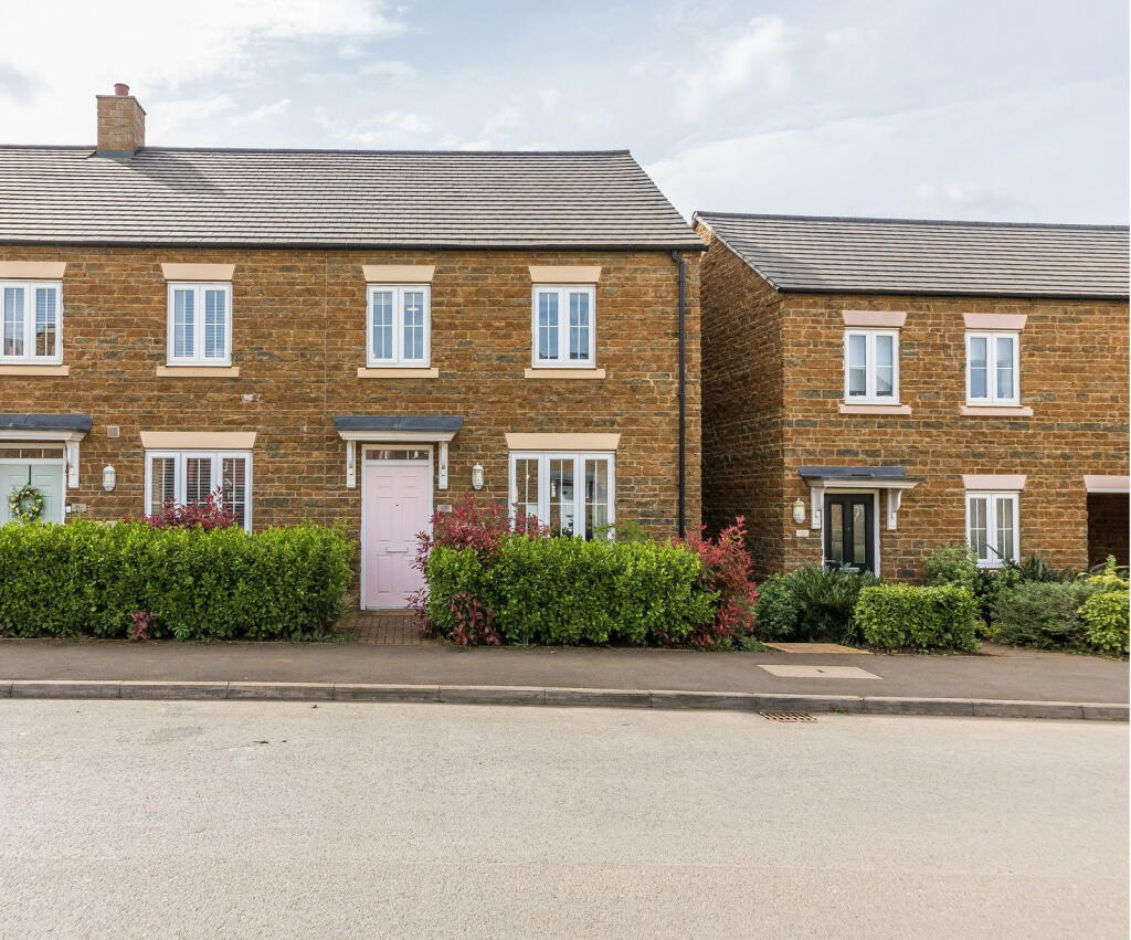 Main image of property: Blackwell Drive, Banbury, OX16 9PF