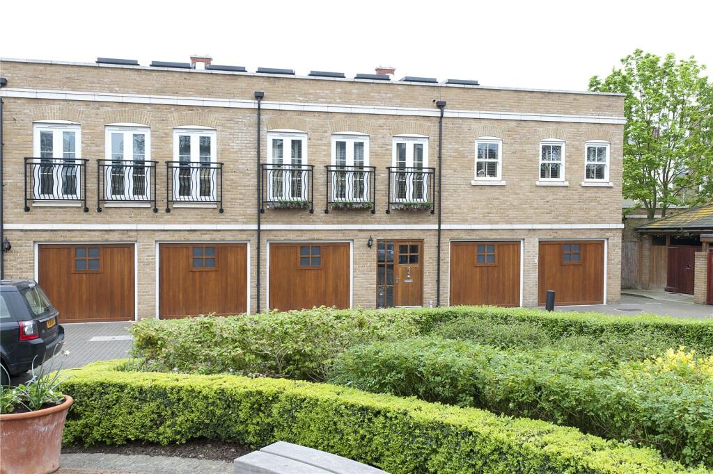 2 bedroom mews property for rent