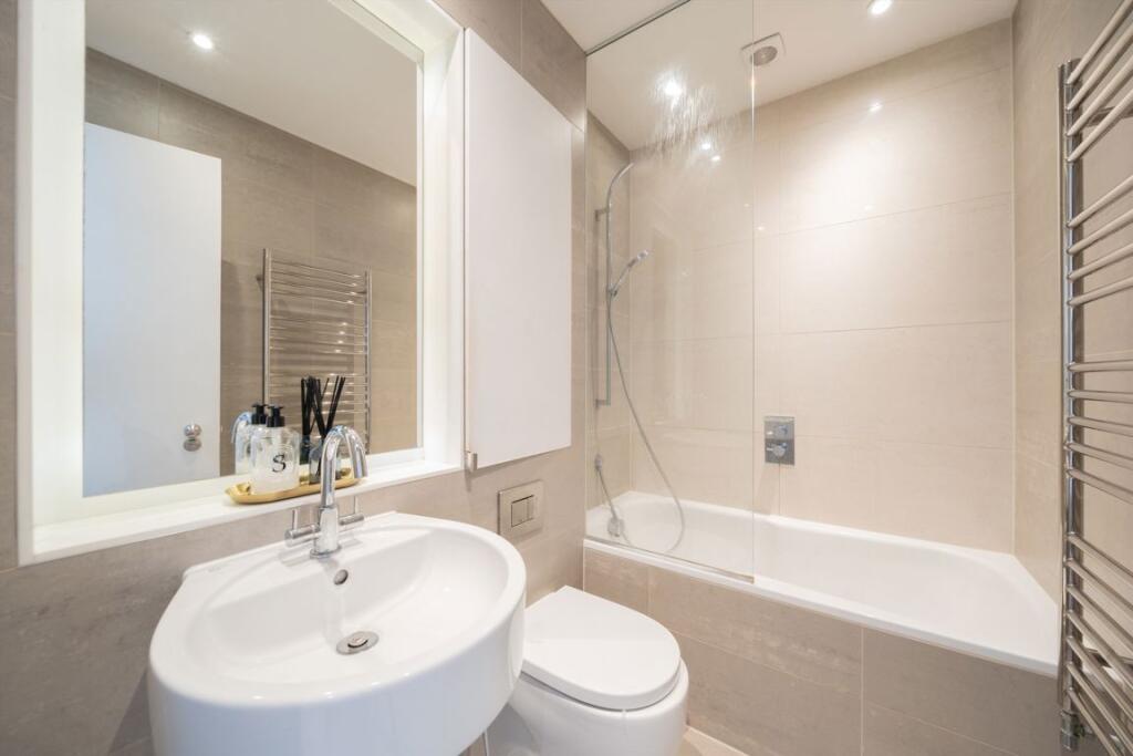 Apartment in London - More