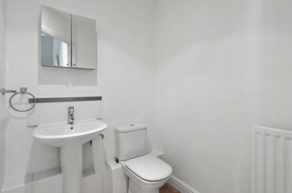 House in Kingston upon Thames - More