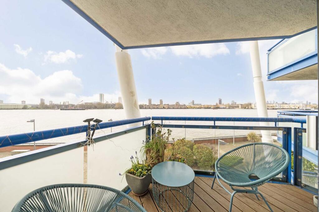 Main image of property: Newton Place, Canary Wharf