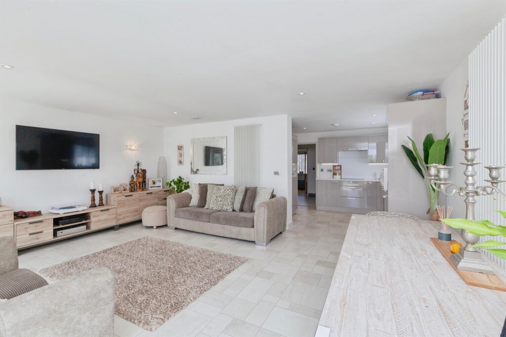 House in Harborough, Great Glen - View 2
