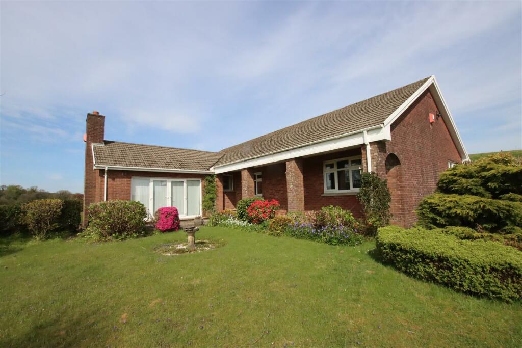 3-bed detached on Muddiford, Barnstaple, £500,000