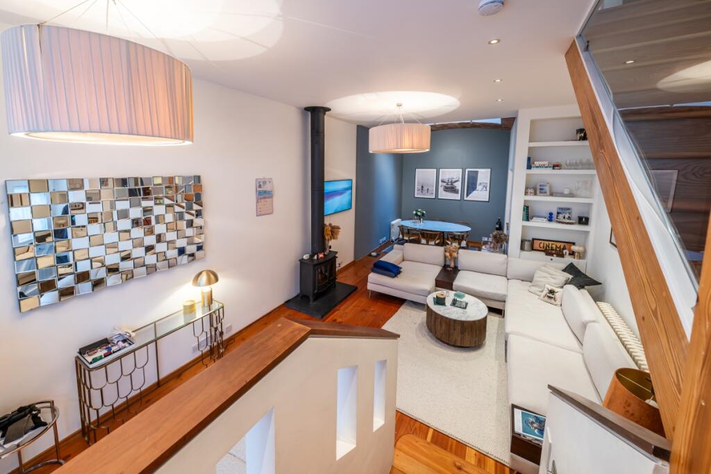 1 bedroom mews property for rent