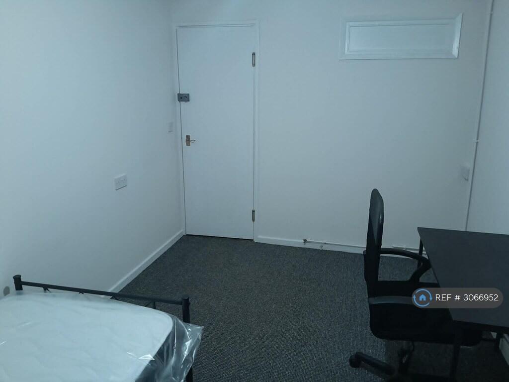 Apartment in Northampton, West Northamptonshire - View 3