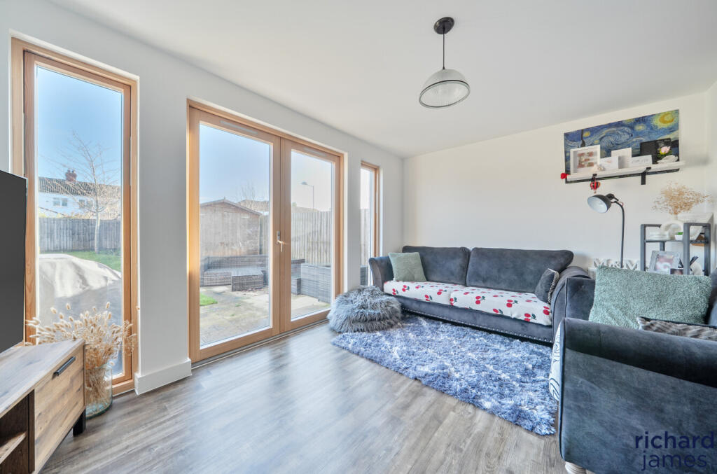 Pryde Close, Swindon, SN3 photo 3