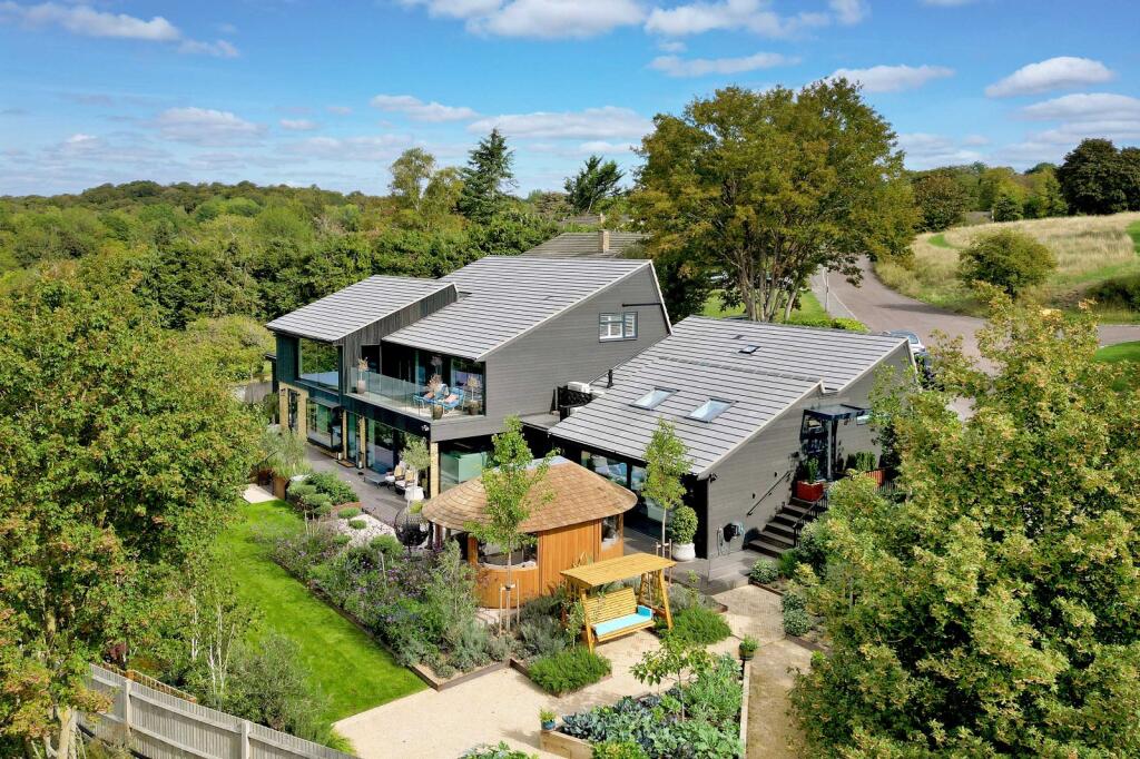 House in Forty Green, Holtspur, Beaconsfield - View 3