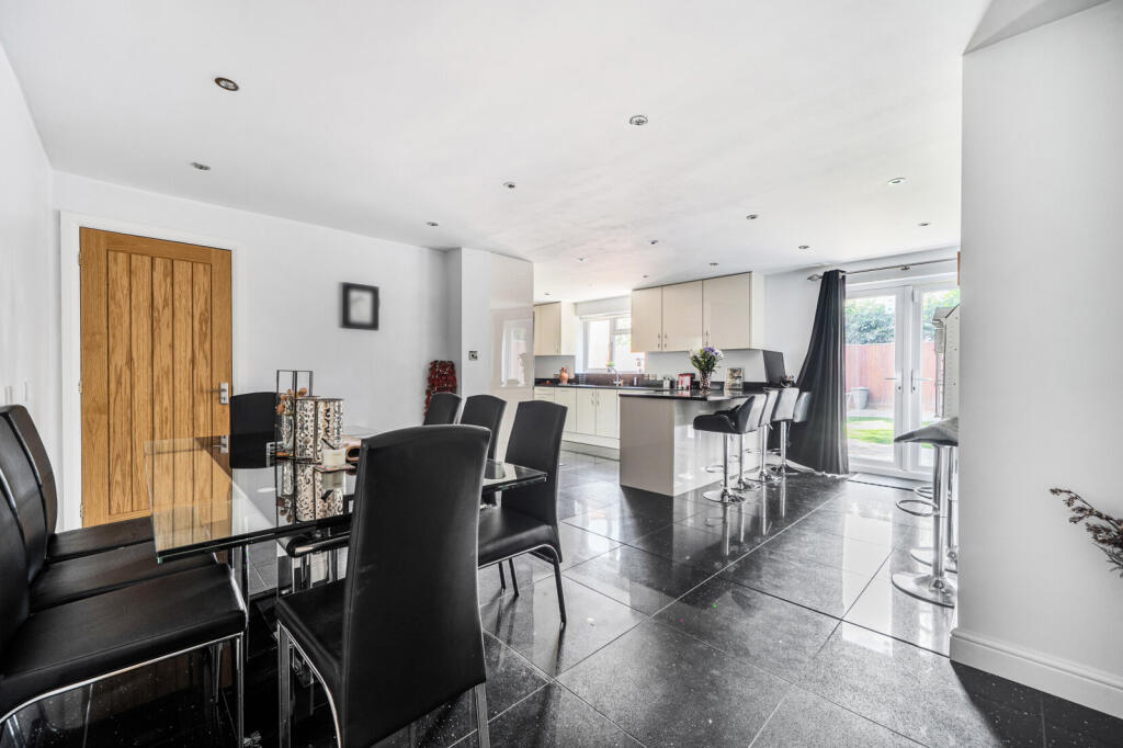 House in Slough - View 4