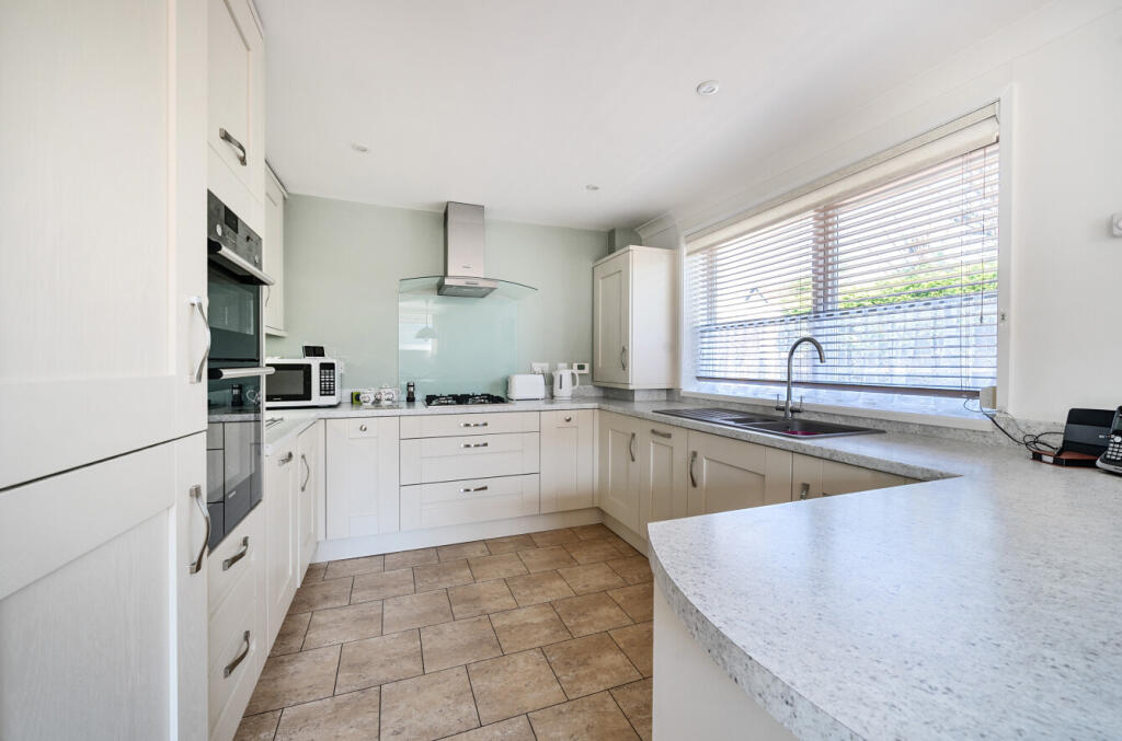 House in Rushmoor, Farnborough Park, Farnborough - View 3