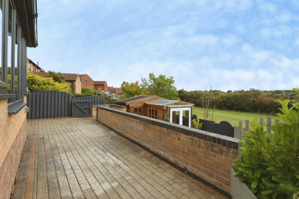 House in Doncaster, Harworth Bircotes - View 4